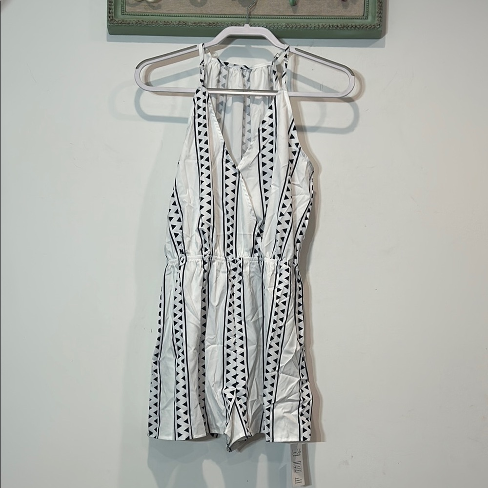 Cupshe bohemian arrow Black and White romper shorts women’s size medium new